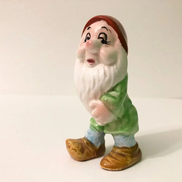 Vintage  Walt Disney Sleepy Ceramic Figurine Snow White Japan 3.75 Inch Tall - Picture 1 of 16